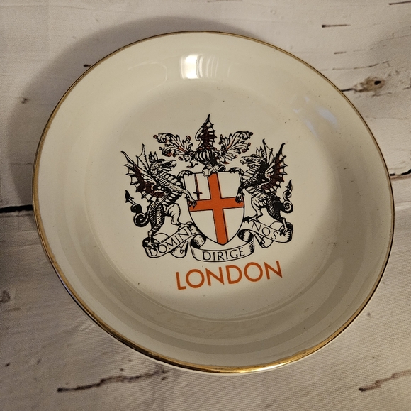 Vintage Set of Two Small London Plates - Picture 5 of 5